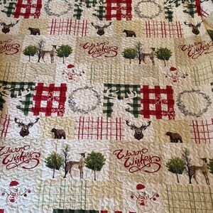 Warm Wishes Holiday Quilt with Festive Design with two king size pillow shams